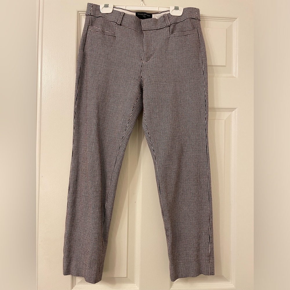 Mid-rise skinny Sloan pant. Petite. Very Comfy